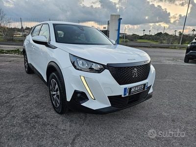 Usata Peugeot 2008 Active 110 CV (80 kW) 2021 Bianco SUV