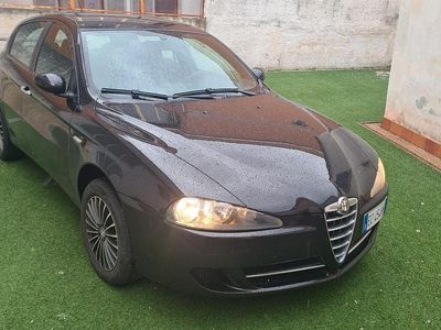 Begagnad Alfa Romeo 147 Exclusive 150 HK (110 kW) 2010 Svart Halvkombi