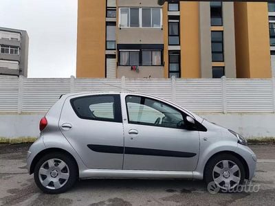 Usata Toyota Aygo 68 CV (50 kW) 2008 Grigio Utilitaria