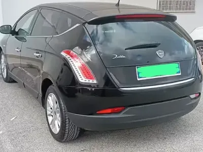 Usata Lancia Delta 105 CV (77 kW) 2013 Nero Utilitaria