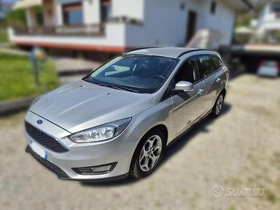 Begagnad Ford Focus S 120 HK (88 kW) 2015 Grå Kombi