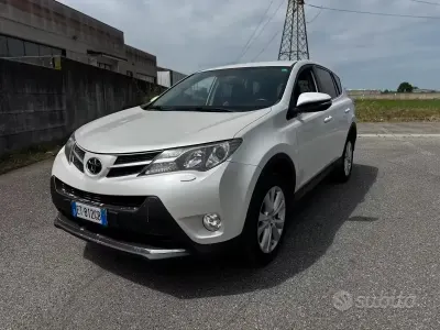 Usata Toyota RAV4 Lounge 150 CV (110 kW) 2013 Bianco SUV