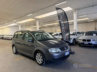 Usata VW Touran Trendline 105 CV (77 kW) 2004 Grigio Monovolume
