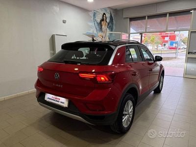 Usata VW T-Roc R-line 116 CV (85 kW) 2022 Rosso SUV