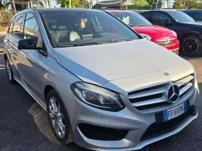Usata Mercedes B180 Premium 109 CV (80 kW) 2016 Argento Utilitaria