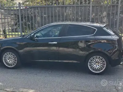 Usata Alfa Romeo Giulietta 120 CV (88 kW) 2013 Nero Utilitaria