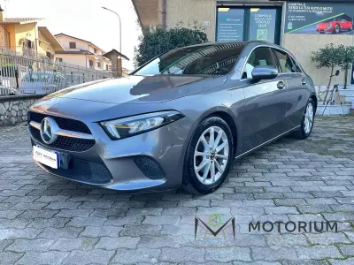 Usata Mercedes A180 116 CV (85 kW) 2019 Grigio Berlina