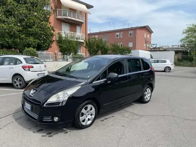 Usata Peugeot 5008 Premium 111 CV (81 kW) 2012 Nero Monovolume