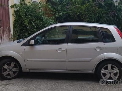 Usata Ford Fiesta 75 CV (55 kW) 2008 Grigio Utilitaria