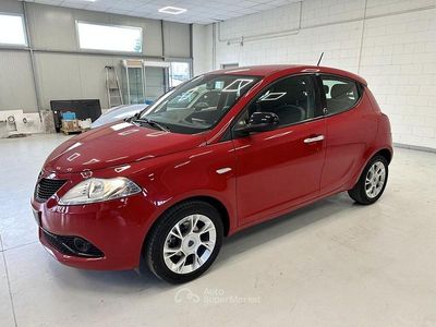Usata Lancia Ypsilon Gold 69 CV (50 kW) 2016 Rosso Utilitaria