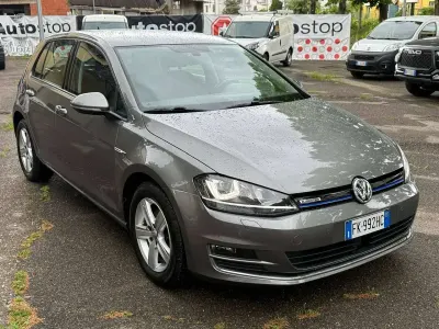 Używany VW Golf VII Highline 110 KM (80 kW) 2017 Szary Sedan/Limuzyna