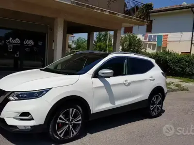Usata Nissan Qashqai N-Connecta 131 CV (96 kW) 2017 Bianco SUV