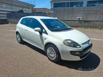 Usata Fiat Punto Evo 69 CV (50 kW) 2011 Bianco Utilitaria
