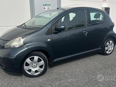 Begagnad Toyota Aygo 68 HK (50 kW) 2007 Grå Halvkombi