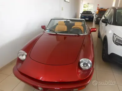 Usata Alfa Romeo Spider 106 CV (77 kW) 1992 Rosso Cabrio