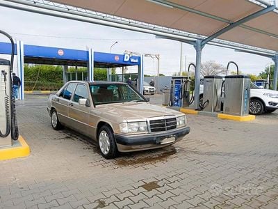 Usata Mercedes 190 105 CV (77 kW) 1990 Grigio Berlina