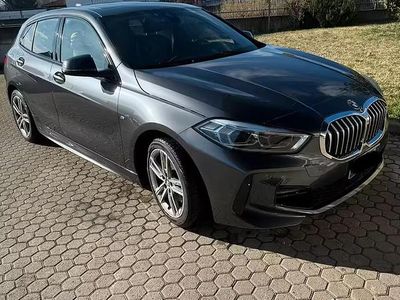 Begagnad BMW 118 M Sport 136 HK (100 kW) 2020 Grå Halvkombi