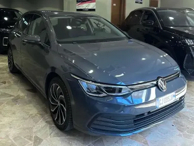 Gebraucht VW Golf VIII Life 131 PS (96 kW) 2022 Grau Limousine