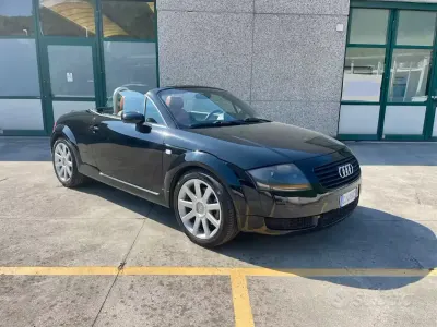 Usata Audi TT Roadster 179 CV (131 kW) 2001 Nero Cabrio