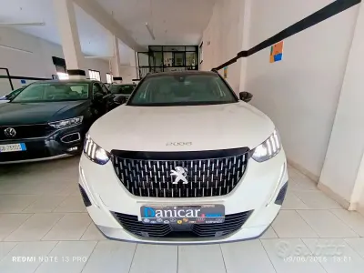 Usata Peugeot 2008 GT 130 CV (95 kW) 2023 Bianco SUV