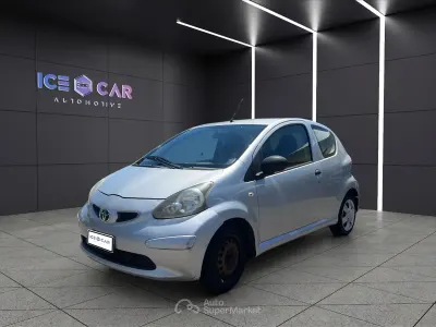 Usata Toyota Aygo 68 CV (50 kW) 2006 Argento Utilitaria