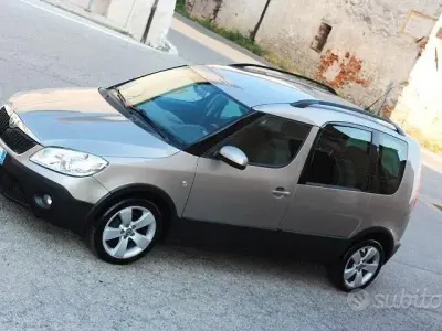 Usata Skoda Roomster 86 CV (63 kW) 2012 Marrone Monovolume