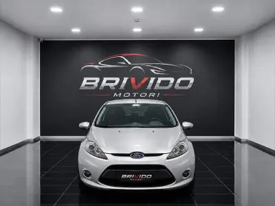Usata Ford Fiesta Titanium 68 CV (50 kW) 2009 Grigio Berlina