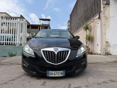 Usado Lancia Delta 120 CV (88 kW) 2010 Negro Utilitario