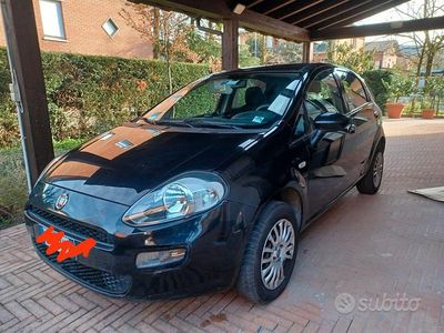 Usata Fiat Punto 77 CV (56 kW) 2012 Nero Utilitaria