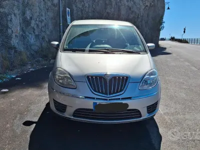 Usata Lancia Musa 90 CV (66 kW) 2009 Grigio Monovolume
