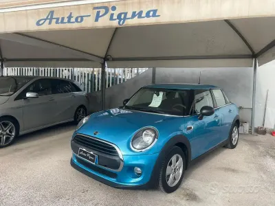 Usata Mini ONE 75 CV (55 kW) 2018 Blu Utilitaria