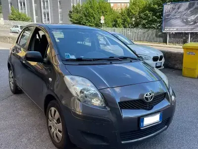 Begagnad Toyota Yaris 65 HK (47 kW) 2009 Grå Halvkombi