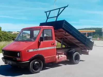 Usata Iveco Daily 44 CV (32 kW) 1988 Rosso