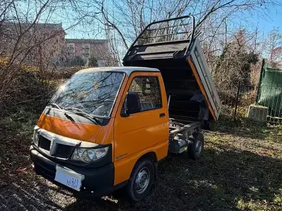 Begagnad Piaggio Porter 2009 Brun