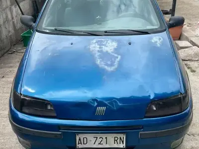 Usata Fiat Punto 73 CV (53 kW) 1995 Bluazzurro Berlina