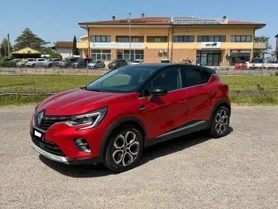 Usata Renault Captur Intens 101 CV (74 kW) 2020 Rosso SUV