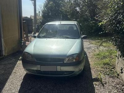 Usata Ford Fiesta Ghia 75 CV (55 kW) 2000 Verde Utilitaria