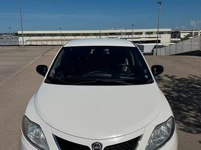 Usata Lancia Ypsilon 95 CV (69 kW) 2016 Bianco Utilitaria