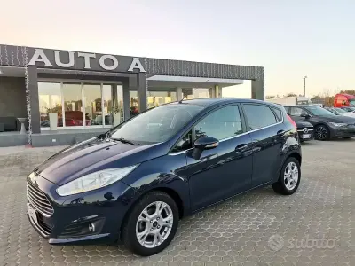 Usata Ford Fiesta Titanium 95 CV (69 kW) 2016 Blu Utilitaria