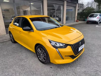 Begagnad Peugeot 208 Allure 75 HK (55 kW) 2022 Gul Halvkombi