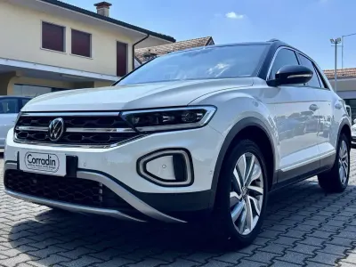 Usata VW T-Roc Style 150 CV (110 kW) 2023 Bianco pastello  tetto nero SUV