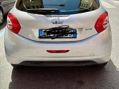 Usata Peugeot 208 68 CV (50 kW) 2013 Grigio Utilitaria