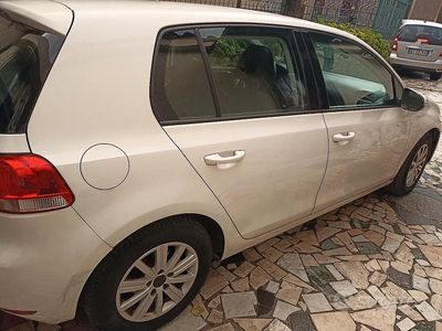Usata VW Golf VI Comfortline 105 CV (77 kW) 2010 Bianco Utilitaria