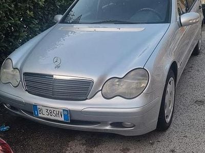 Usata Mercedes C200 122 CV (89 kW) 2000 Grigio Berlina