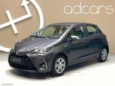 Usata Toyota Yaris Hybrid Business Edition 92 CV (67 kW) 2018 Grigio Berlina