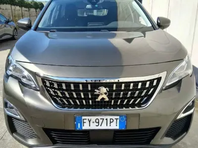 Begagnad Peugeot 3008 Allure 131 HK (96 kW) 2019 Grå SUV