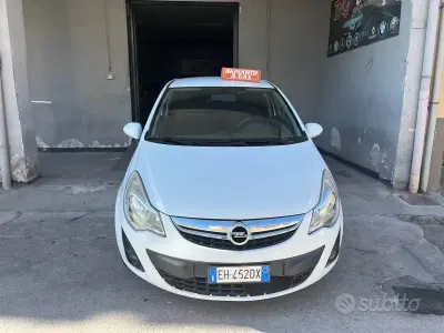 Usata Opel Corsa 86 CV (63 kW) 2011 Bianco Utilitaria