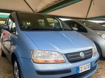 Usata Fiat Idea 70 CV (51 kW) 2005 Blu Monovolume