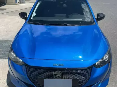 Usata Peugeot 208 Allure 56 kW (77 CV) 2022 Bluazzurro Utilitaria
