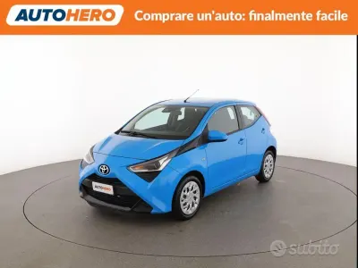Usata Toyota Aygo X-play 72 CV (52 kW) 2019 Blu Utilitaria